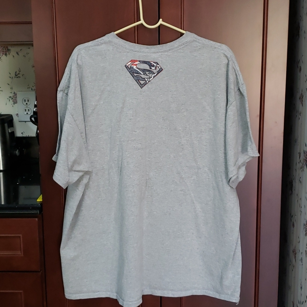 HOST PICK X2. Vintage Men's Gildan Superman T-shirt - Picture 2 of 4